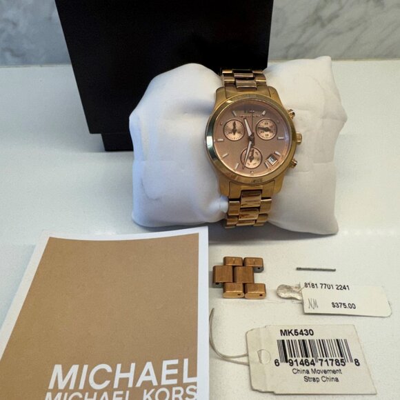 Oversized Rose Gold-Tone Watch - Michael Kors - Picture 2 of 12